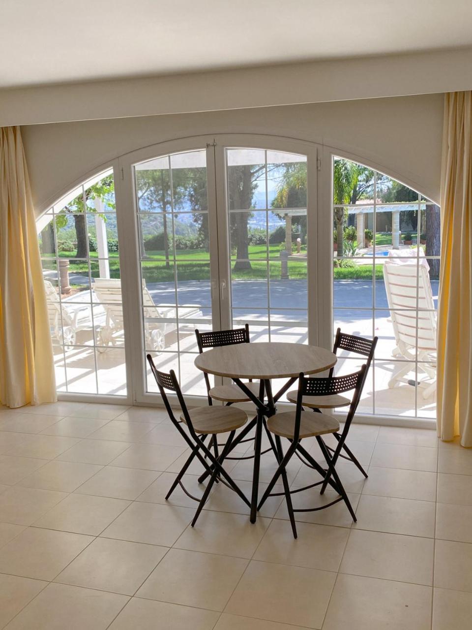 Nostrana Village Apartments Коскіну Номер фото